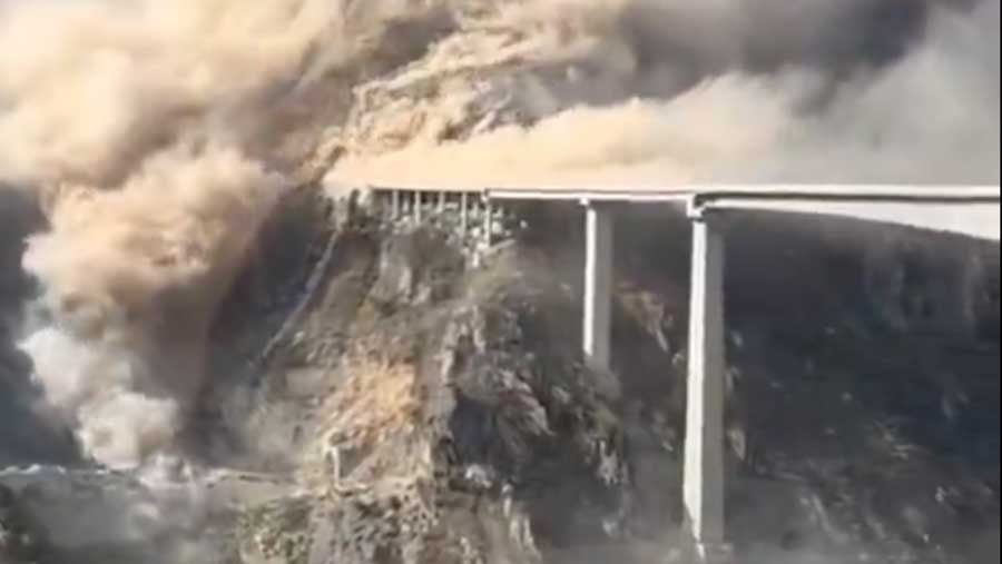 Jembatan Hongqi di Shuangjiangkou China runtuh (Dok. Ist)