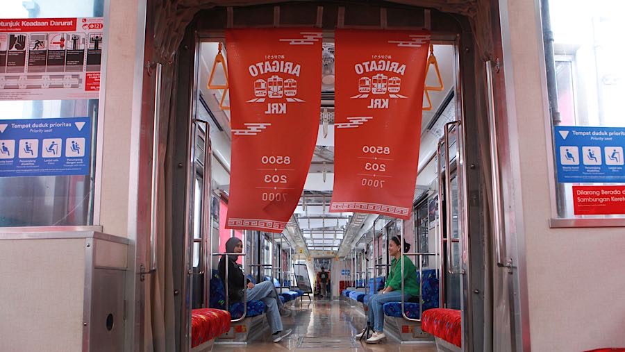 Di antara ketiga seri KRL legendaris yang akan purna tugas, seri Tokyu Seri 8500 alias Jalita dipamerkan kepada masyarakat di Stasiun Kota.