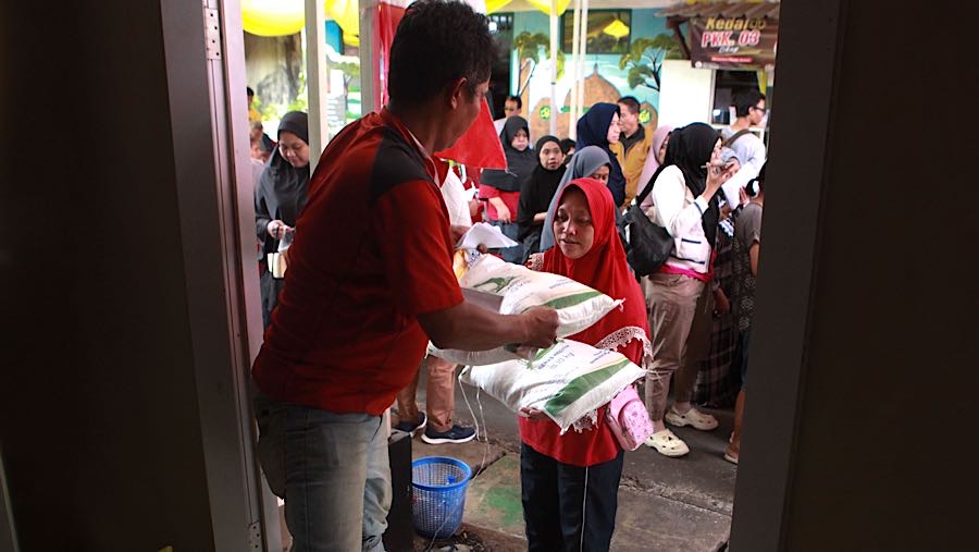 Program tersebut juga memperkuat daya tahan sosial masyarakat berpendapatan rendah di berbagai daerah. (Bloomberg Technoz/Andrean Kristianto)