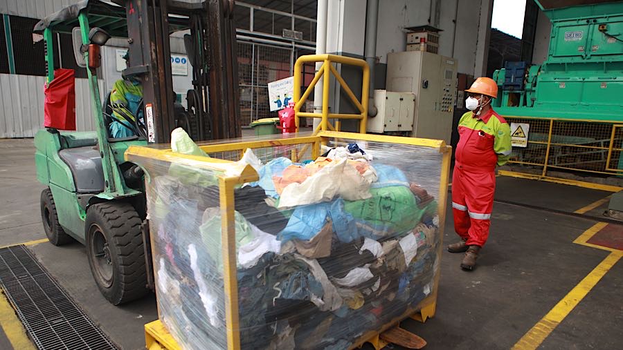 Distributor pakaian bekas yang melanggar, akan diberikan sanksiyakni penutupan kegiatan usaha. (Bloomberg Technoz/Andrean Kristianto)