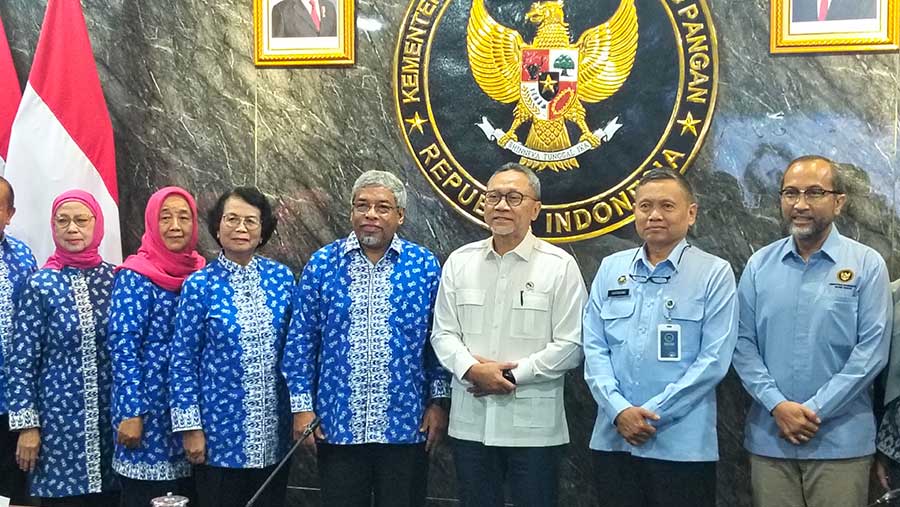 Menko Pangan, Zulkifli Hasan bersama Persatuan Ahli Gizi Indonesia (PERSAGI), di Kemenko Pangan, Rabu (19/11). (Bloomberg Technoz/Dinda Decembria)
