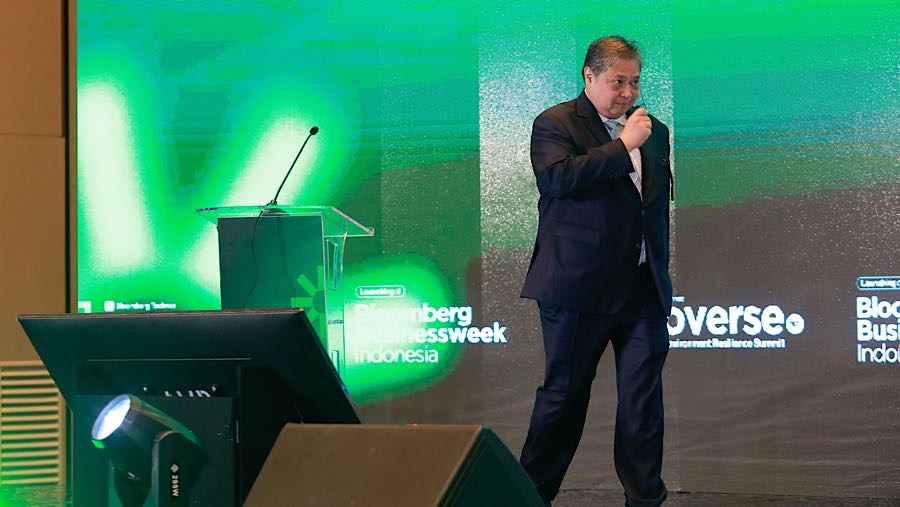 Menko Perekonomian Airlangga Hartarto saat Ecoverse 2025 dan Peluncuran Bloomberg Businessweek Indonesia, Kamis (20/11/2025) (Bloomberg Technoz/Andre)