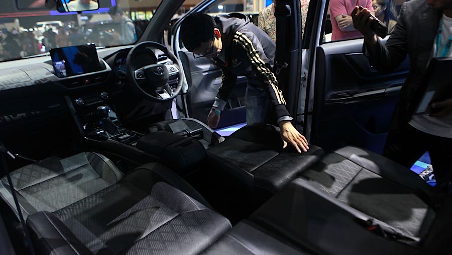 New Veloz Hybrid EV dijejali mesin 2NR -VEX dan sistem Hybrid yang sama dengan Toyota Yaris Cross, berkapasitas 1.500 cc.