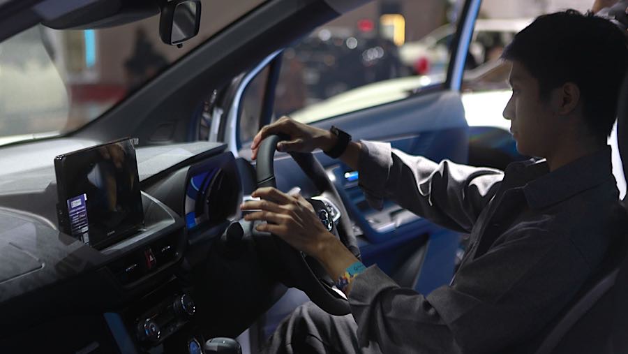 Harga pre-booking Rp299 juta untuk tipe V Grade (OTR DKI Jakarta), khusus untuk pemesanan hingga Desember 2025. (Bloomberg Technoz/Andrean Kristianto)