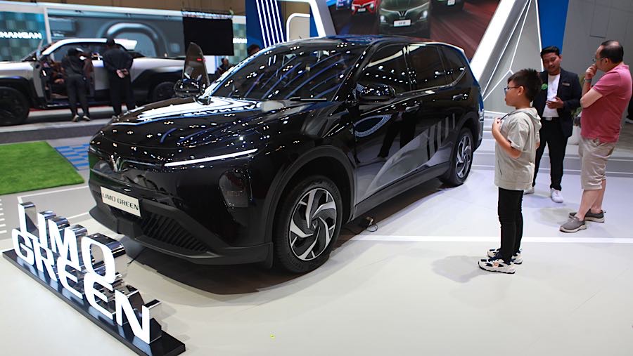 VinFast merek otomotif asal Vietnam memperkenalkan Limo Green, MPV listrik 7-seater. (Bloomberg Technoz/Andrean Kristianto)