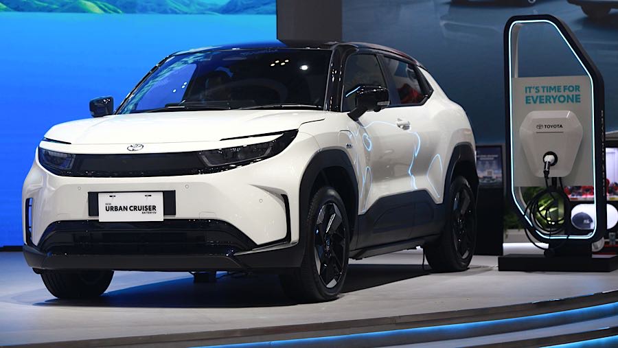 Toyota New Urban Cruiser dipamerkan saat gelaran GJAW 2025 di ICE BSD, Tangerang, Jumat (21/11/2925). (Bloomberg Technoz/Andrean Kristianto)
