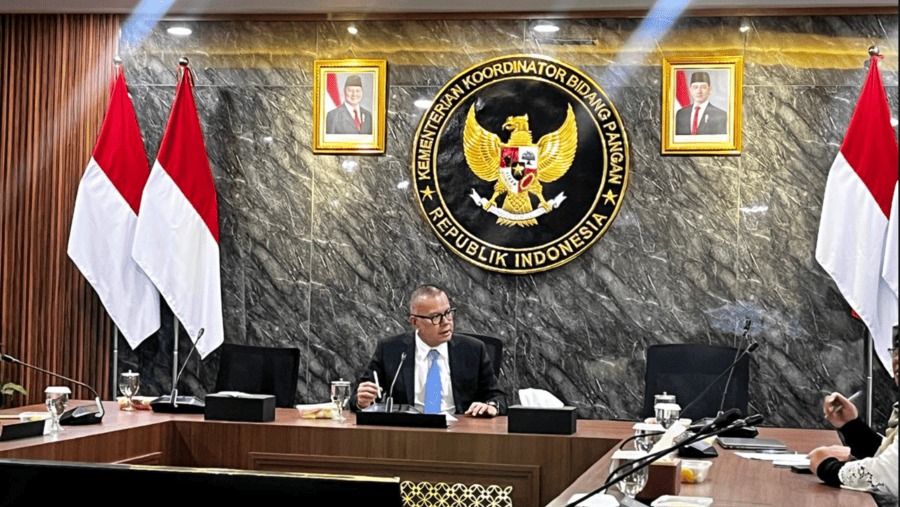 Ketua Satgas Penanganan Radiasi Cesium-137, Bara Krishna Hasibuan dalam Press Conference Senin (24/11/2025) (Bloomberg Technoz/Merinda Faradianti)