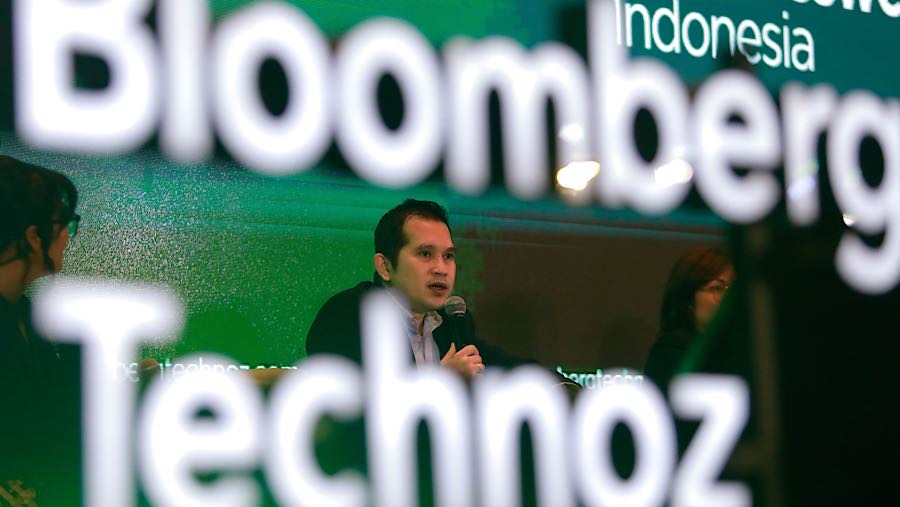 Salah satu tokoh dalam diskusi panel pertama adalah EVP Kebijakan Strategis Manajemen Risiko PT PLN (Persero) Daniel Karmel Fernando Tampubolon. 