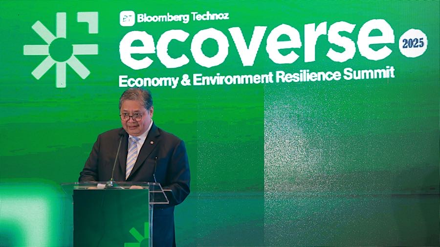 Menko Perekonomian Airlangga Hartarto saat Ecoverse 2025 dan Peluncuran Bloomberg Businessweek Indonesia, Kamis (20/11/2025) (Bloomberg Technoz/Andre)