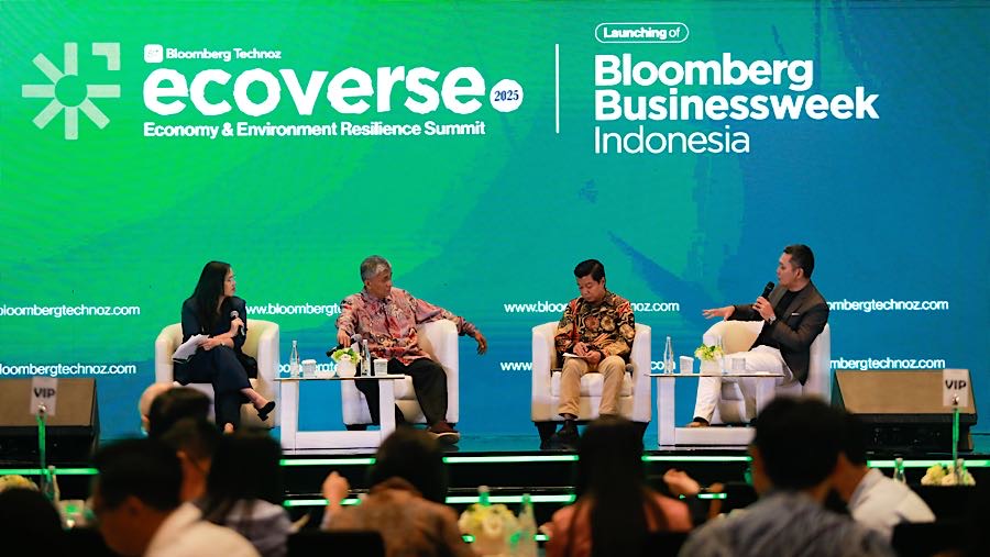 Managing Director, Energy Shift Institute Putra Adhiguna saat Ecoverse 2025 di Jakarta, Kamis (20/11/2025). (Bloomberg Technoz/Andrean)
