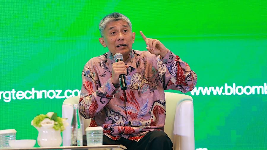 Perbincangan hangat dalam diskusi panel II dihadiri salah satunya ialah Ketua APSENDO Izmirta Rachman. (Bloomberg Technoz/Andrean)