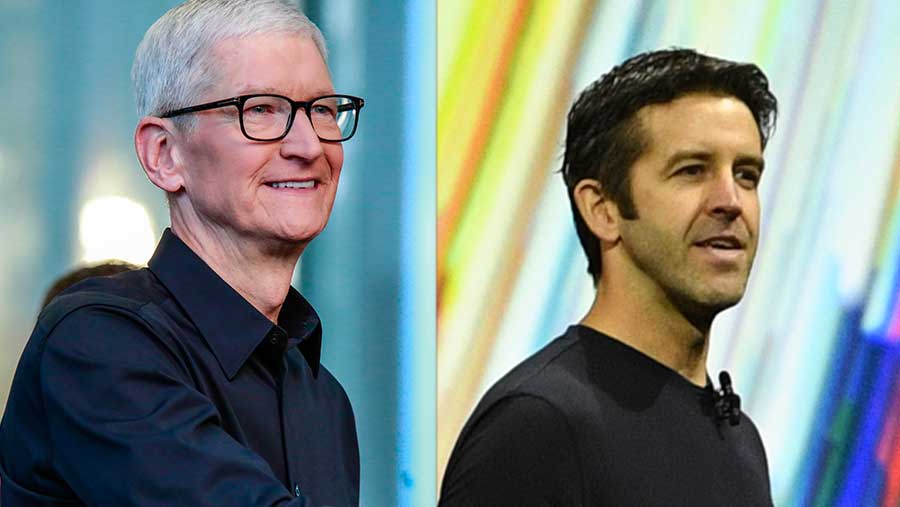 Tim Cook dan John ternus (Bloomberg)