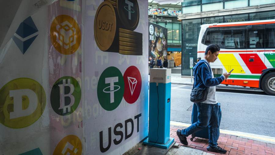 Ilustrasi perdagangan aset digital kripto, Bitcoin-Ether cs. Bloomberg