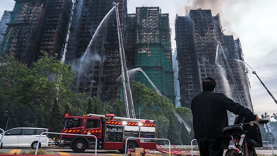 Sebanyak 72 orang dilaporkan hilang. Perkiraan sebelumnya menyebutkan jumlah orang hilang mencapai 279. (Lam Yik/Bloomberg)