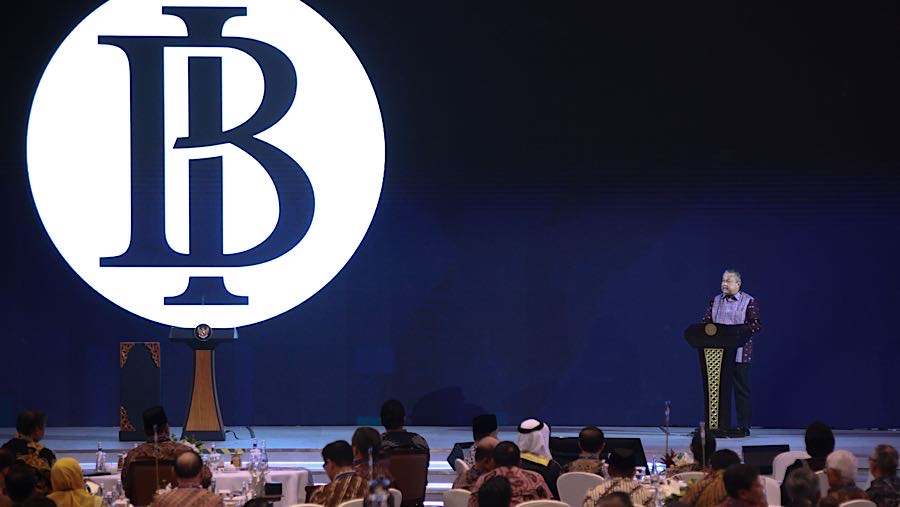 Gubernur Bank Indonesia, Perry Warjiyo saat pertemuan tahunan Bank Indonesia di Jakarta, Jumar (28/11/2025). (Bloomberg Technoz/Andrean Kristianto) 