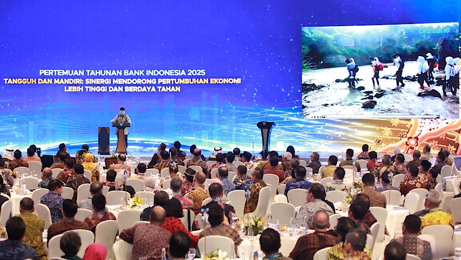 Dia menyebut satu tahun pemerintahan telah membuktikan hasil nyata melalui sinergi kuat antara kementerian, lembaga negara, serta otoritas moneter.