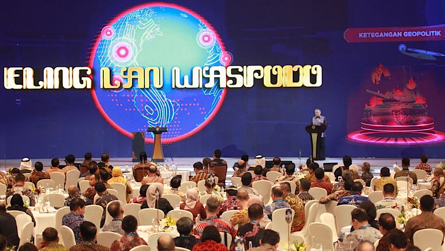 Perry menyarankan pemangku kebijakan untuk menjalankan falsafah leluhur Eling lan waspodo atau tetap waspada dalam menyikapi kondisi global saat ini.