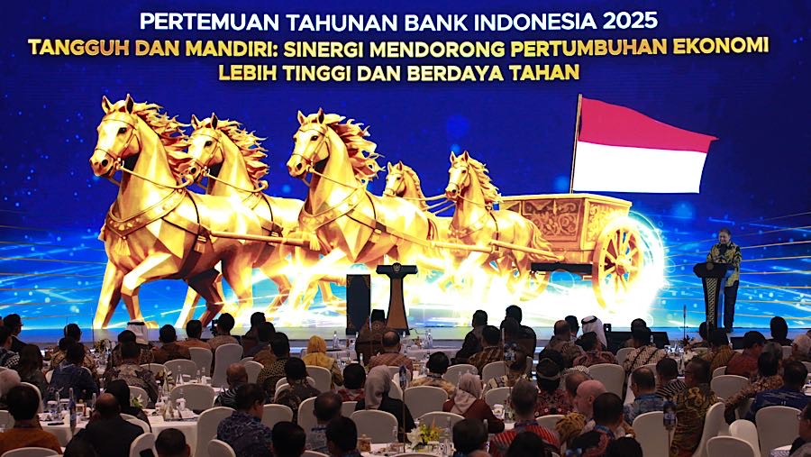 Dalam acara tersebut Menko Perekonomian, Airlangga Hartarto turut hadir dan memberikan paparan ekonomi(. Bloomberg Technoz/Andrean K)