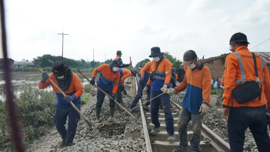 Perbaikan alur KA di lintas Medan-Binjai imbas banjir Bandang