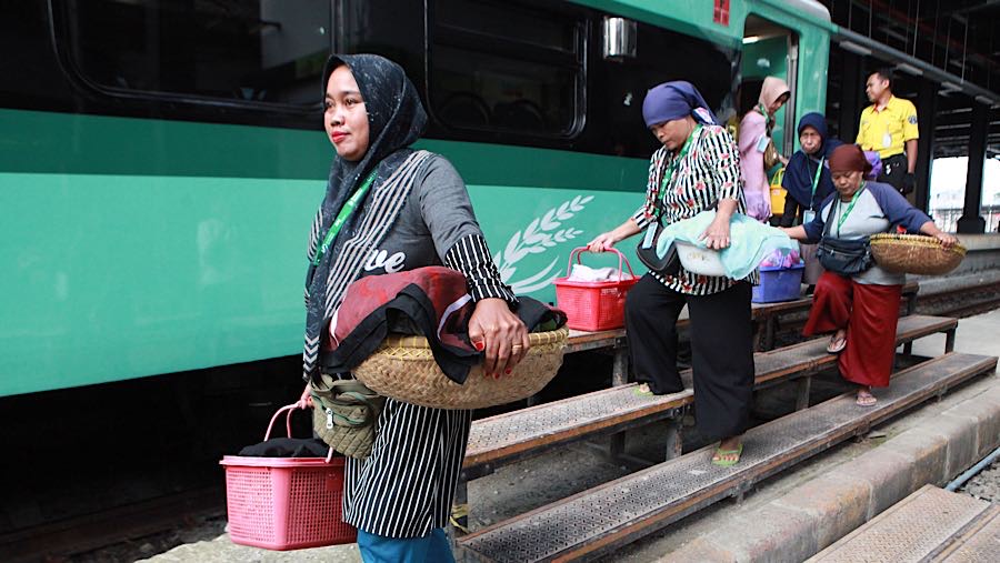 Setiap harinya tersedia 7 perjalanan dari Merak dan 7 perjalanan dari Rangkasbitung. (Bloomberg Technoz/Andrean Kristianto)
