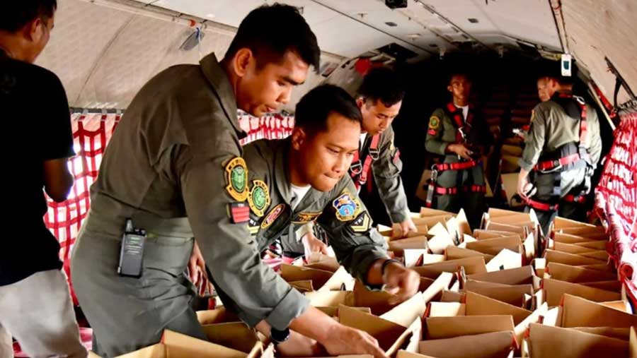 Puspen TNI Terjunkan 90 Helibox Sembako ke Desa Terisolasi Tapanuli Utara (Instagram @puspentni)
