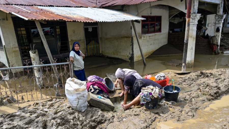 Pasca banjir bandang di sejumlah wilayah di Aceh, Sumatra Utara, Sumatra Barat. Dok: Bloomberg