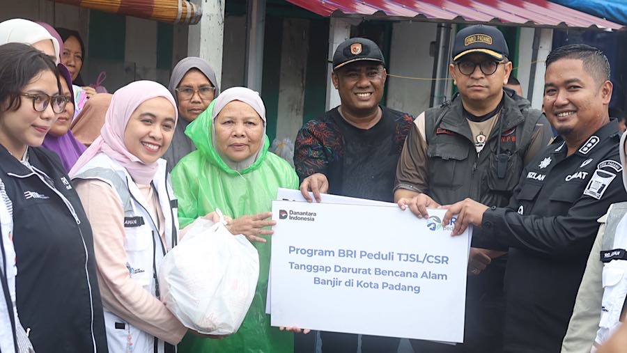 Bantuan tersebut diberikan kepasa masyarakat di Kota Padang, Solok, Padang Panjang, Pariaman, Painan, Bukittinggi, dan Simpang Empat.  