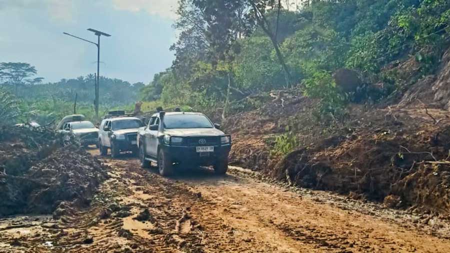 Akses Jalan Medan, Sumatra Utara - Aceh Tamiang, Aceh mulai bisa dilintasi kendaraan. (Dok BNPB)