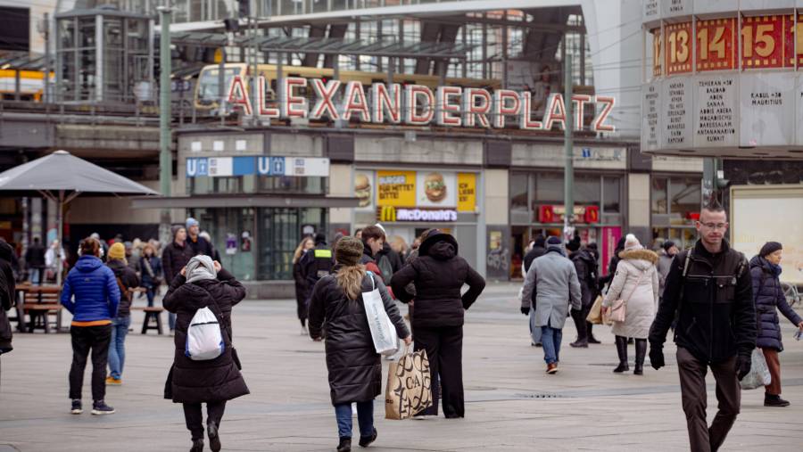 Inflasi di kawasan Euro pada November naik 2,2% dibandingkan dengan periode yang sama tahun lalu. (Yen Duong/Bloomberg)