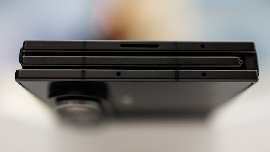 Pada titik tertipisnya, TriFold berukuran 3,9 mm (0,15 inch). (SeongJoon Cho/Bloomberg)