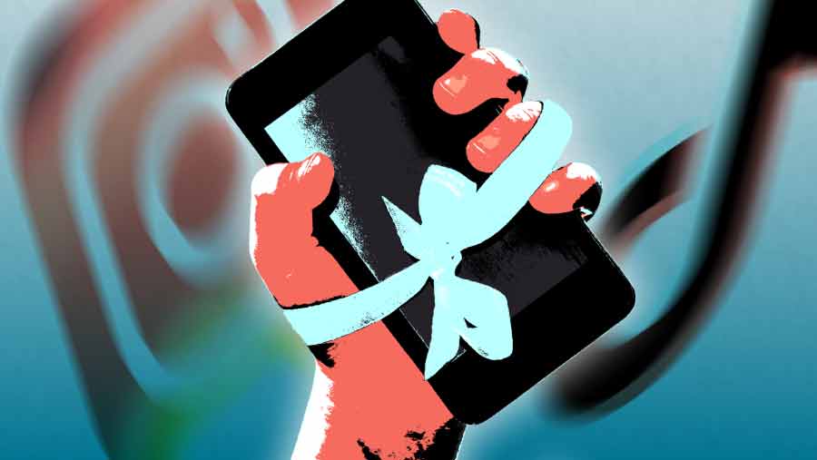 Melindungi Anak dari Tiktok-Instagram Cs, Apa Untung Ruginya? (Bloomberg Technoz/Asfahan)