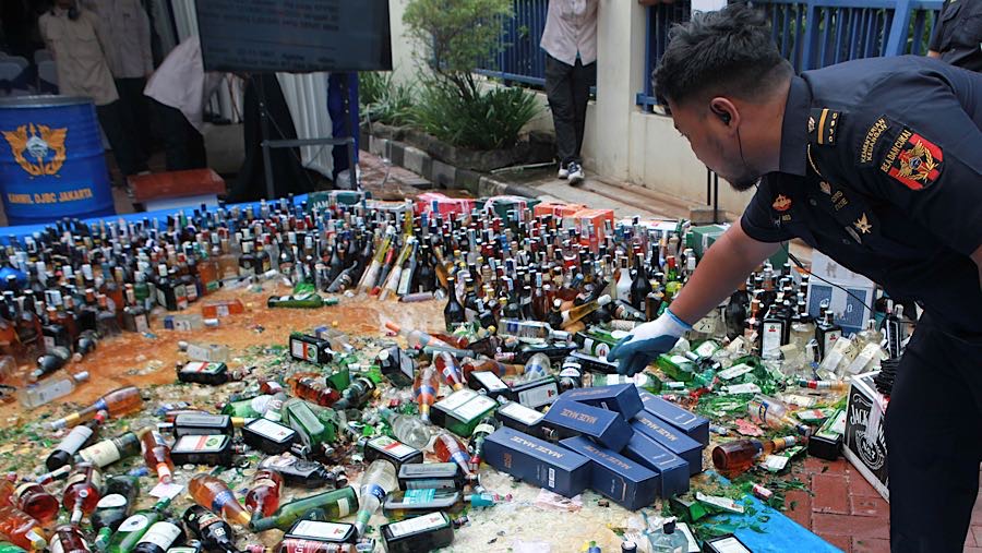 Pemusnahan dilakukan melalui sebanyak 1.094 langkah penindakan sejak awal tahun ini. (Bloomberg Technoz/ Andrean Kristianto)