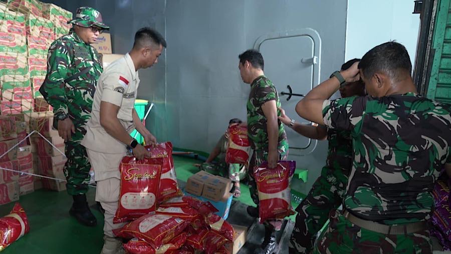 Kapal ADRI XCII-BM membawa ribuan koli bantuan bagi masyarakat terdampak di Sumatera Barat, Sumatera Utara, dan Aceh.
