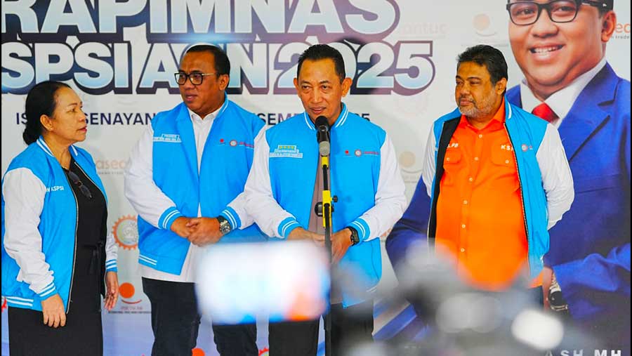 Kapolri Jenderal Listyo Sigit menghadiri kegiatan acara pembukaan Rapimnas KSPSI AGN di Istora Senayan, Jakarta, (3/12/2025). (Dok. Humas Polri)