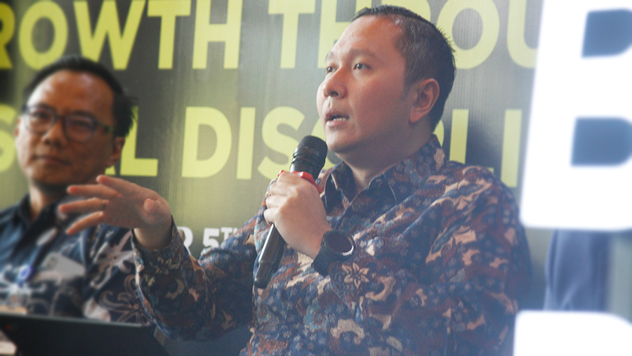 Josua Pardede, Chief Economist Permata Bank (Bloomberg Technoz/Arie Pratama)