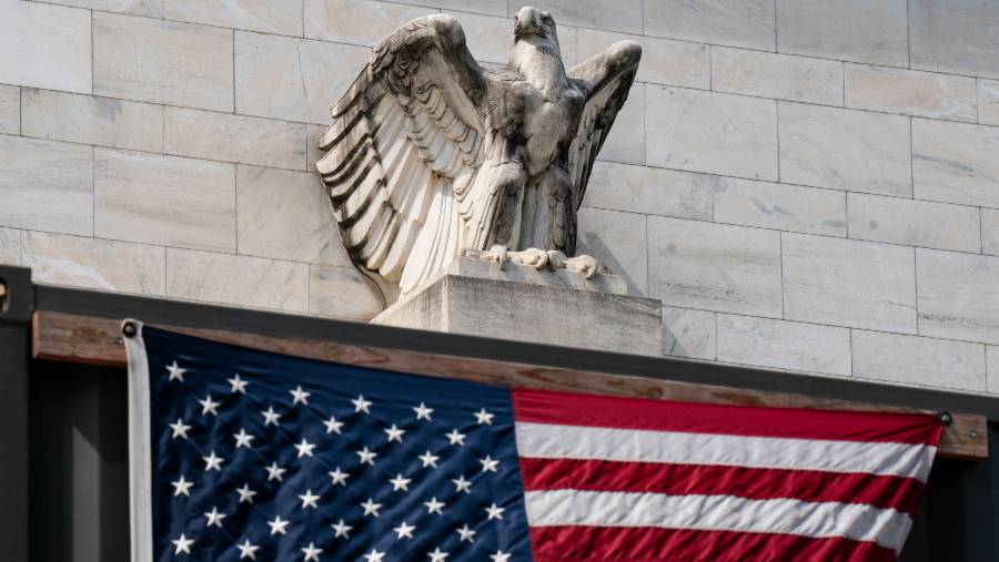 Lambang dan bendera AS. (Bloomberg)