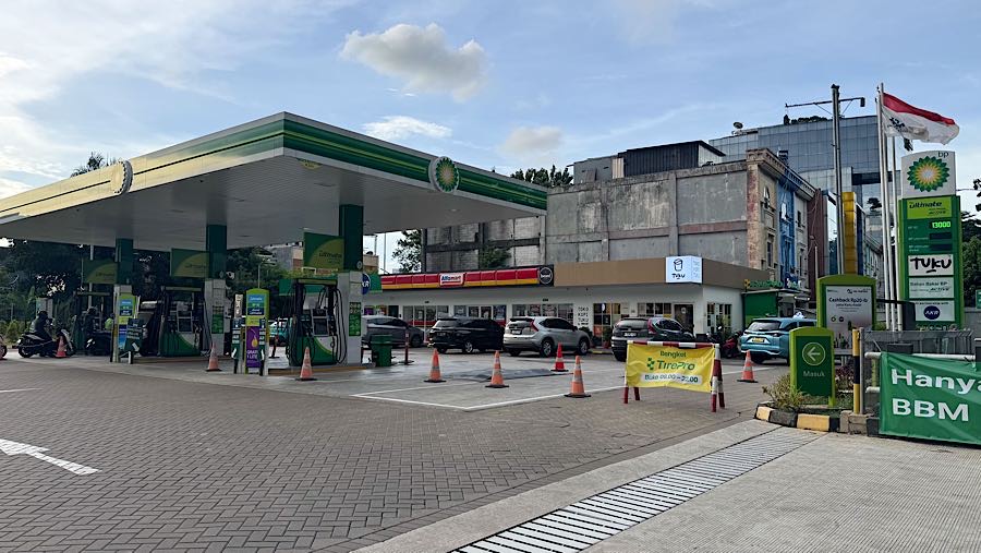 Meskipun sejumlah BBM di SPBU mengalamak kenaikan harga per 1 Desember kemarin, hal tersebut tidak membuat SPB (
swasta sepi pelanggan.