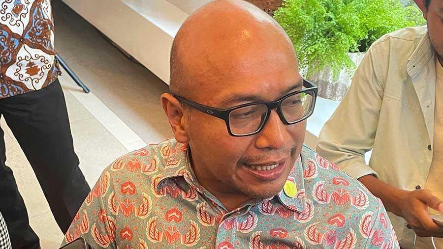 VP Sekretaris SKK Migas Hudi Suryodipuro saat menjawab pertanyaan awak media. (Bloomberg Technoz/Azura Yumna)