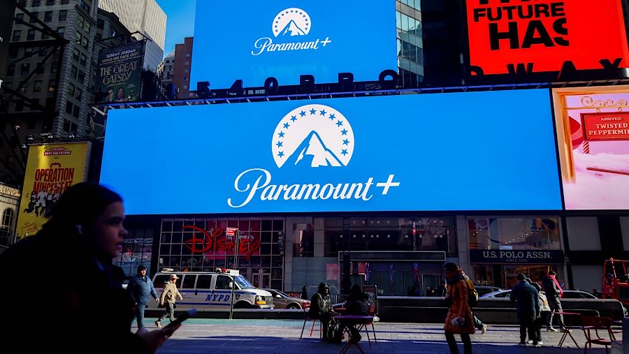 Tiga hari kemudian, Paramount Skydance Corp. meluncurkan penawaran pengambilalihan bermusuhan untuk seluruh Warner Bros. (Michael Nagle/Bloomberg)