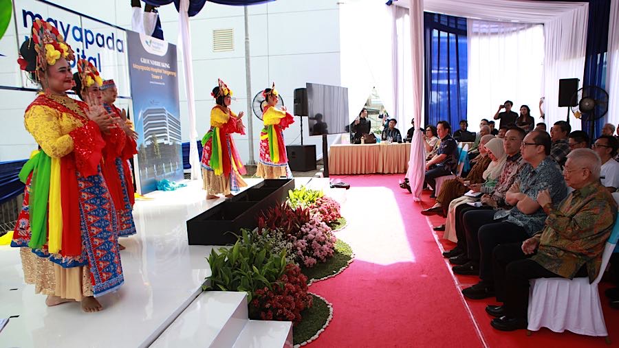 Seremoni peletakan batu pertama (groundbreaking) gedung ke-4 di Mayapada Hospital Tangerang, Jumat (12/12/2025). (Bloomberg Technoz/ Andrean)