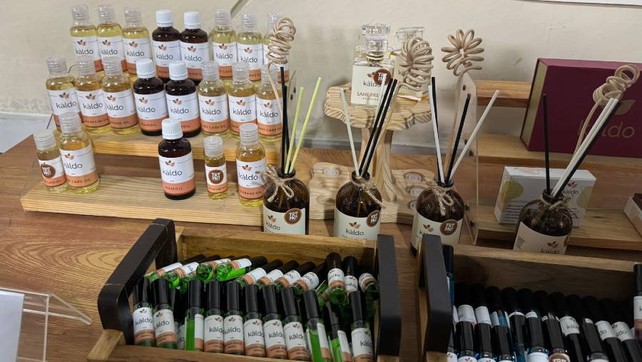 Produk aromatik KALDO; seperti hand soap, minyak wangi, sabun mandi, hingga aromaterapi. (Fotografer: Sultan Ibnu/Bloomberg Technoz)