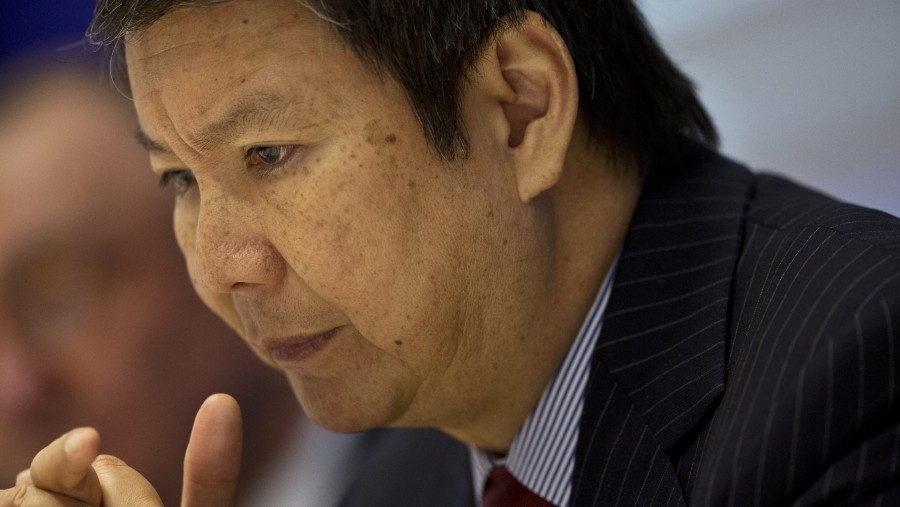 Hashim Djojohadikusumo, ketua Yayasan Arsari, mendengarkan selama wawancara di New York, AS pada Senin, 29 April 2013./Bloomberg-Victor J. Blue