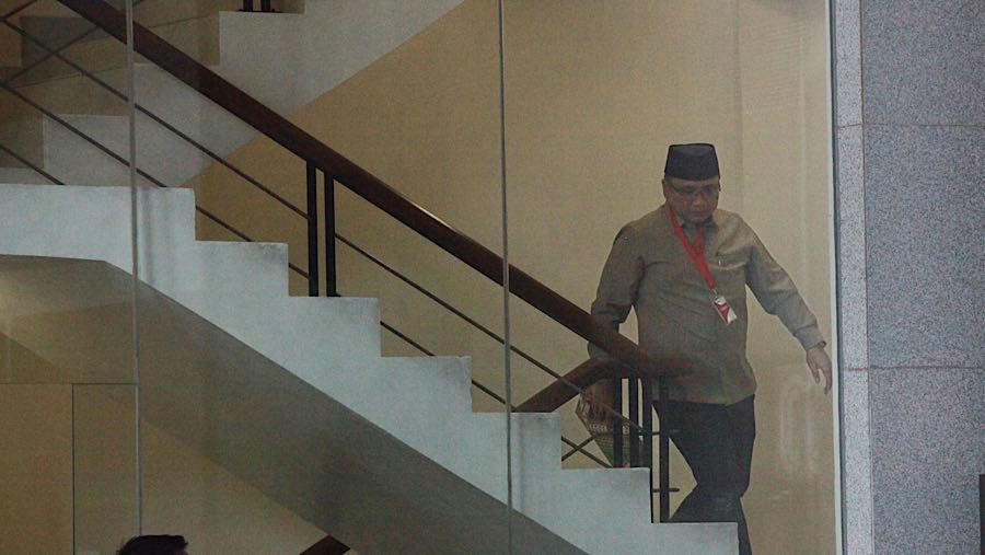 Mantan Menag Yaqut Cholil Qoumas di Gedung KPK, Selasa (16/12/2025). (Bloomberg Technoz/ Andrean Kristianto)
