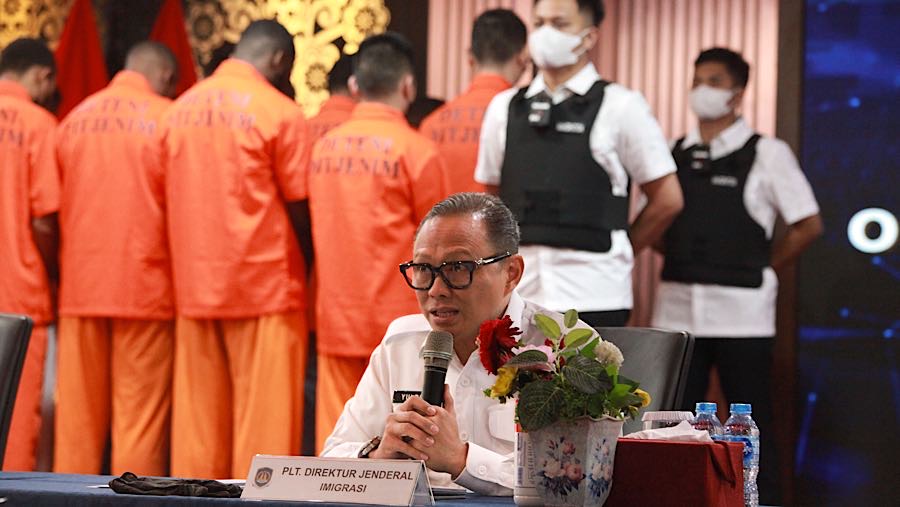 PLT Dirjen Imigrasi, Yuldi Yusman mengatakan lima kebangsaan yang melanggar yaitu Republik Rakyat Tiongkok, Nigeria, India, Korea Selatan dan Pakistan