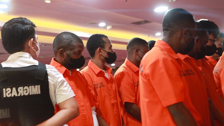 Di PT IMIP, pemeriksaan keimigrasian dilakukan terhadap 14.128 WNA. (Bloomberg Technoz/Andrean Kristianto)