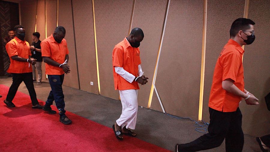 Di Bangka Belitung, ditemukan adanya kegiatan masif Kapal Isap Pasir (KIP) di perairan Pantai Rambak yang melibatkan sejumlah Warga Negara Asing.