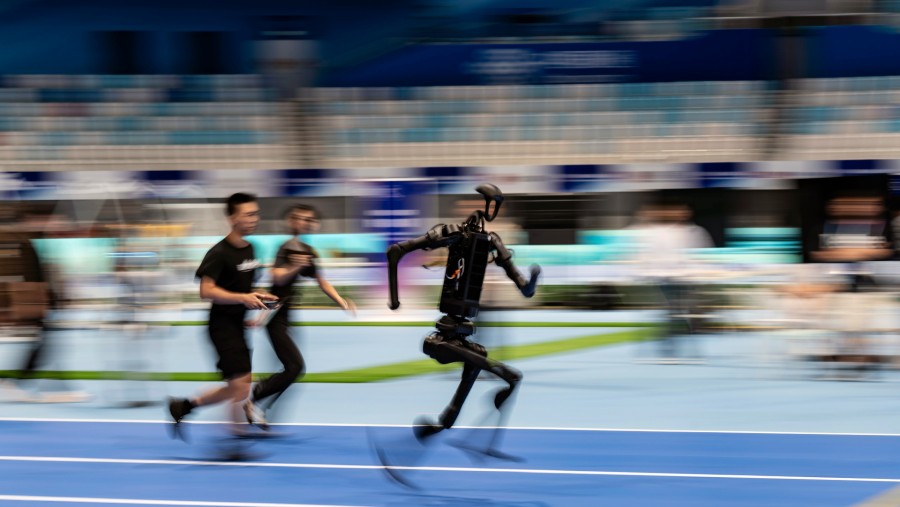 Ilustrasi kebutuhan talenta digital di era AI. Robot humanoid di gelaran World Humanoid Robot Games di Beijing, Agustus 2025. Qilai Shen/Bloomberg