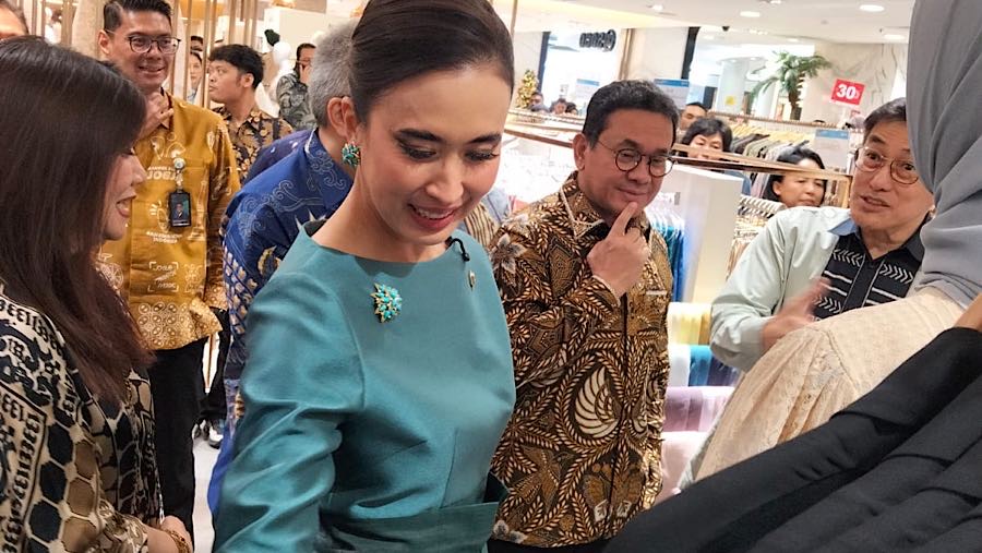 Menpar Widiyanti Putri Wardhana saat Opening Ceremony BINA Indonesia Great Sale 2025, Kamis (18/12/2025). (Bloomberg Technoz/Dinda Decembria)