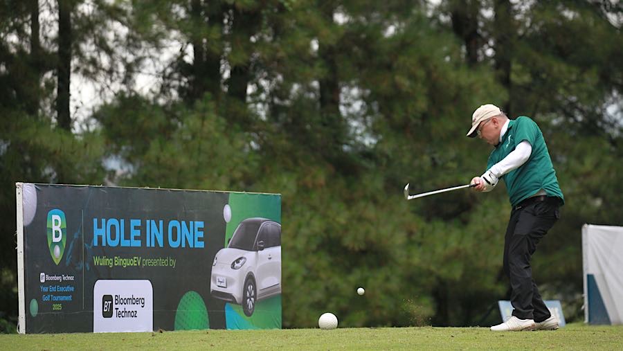 Pada kategori Hole in One lainnya juga terdapat hadiah Bingou EV, Vespa Primavera, serta uang tunai hingga Rp75 juta. Bloomberg Technoz/Andrean)