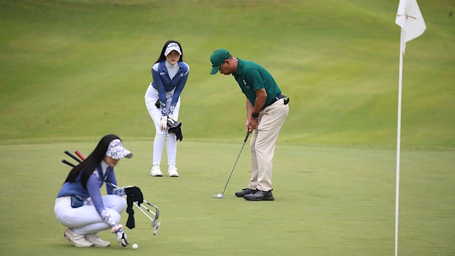 Sebagai bagian dari rangkaian acara, Bloomberg Technoz Year End Executive Golf Tournament 2025 menghadirkan deretan hadiah spektakuler. 